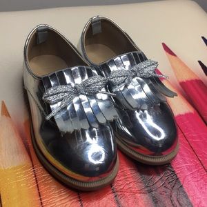 KIDS SILVER OXFORD LOAFERS!